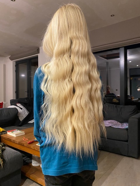 Het haar in kwestie... wél gekamd ;-) (met golven doordat het net uit een vlecht kwam)
